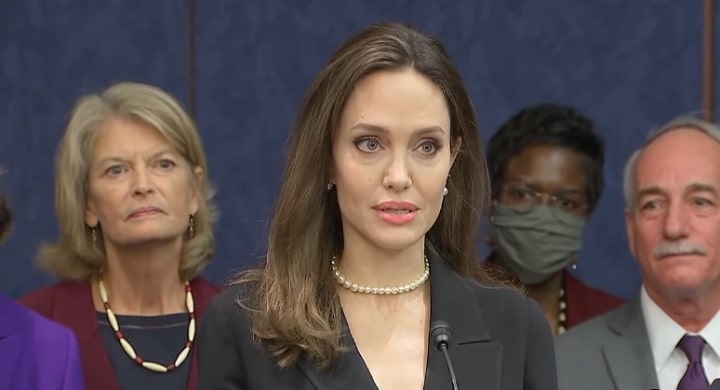 Анджелина Джоли высказалась о конфликте в Украине: Что она написала?