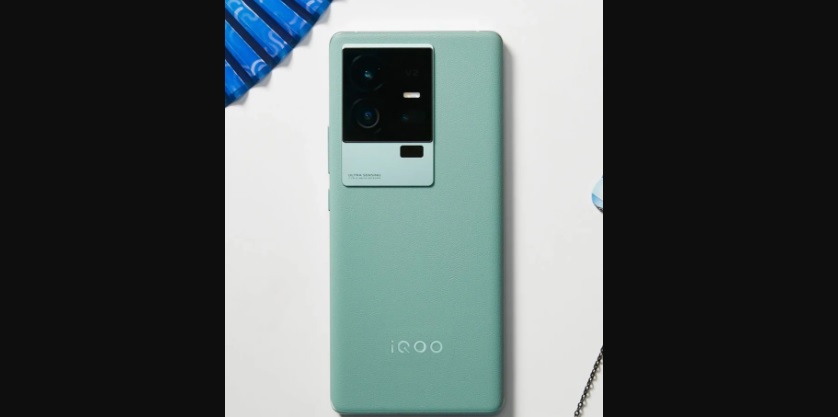 Раскрыт дизайн смартфона iQOO 11S: Стильно и лаконично