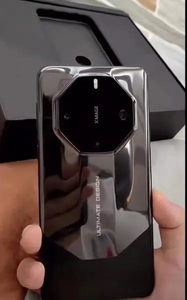 Смартфон с самым футуристическим дизайном камеры. Huawei Mate 60 RS Ultimate Design